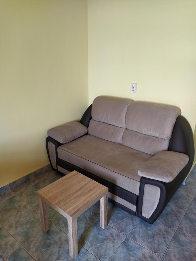 Dejan 3-free Parking Near Arena In Center, Near Bus, Train, Ferry, Airport Shuttle *