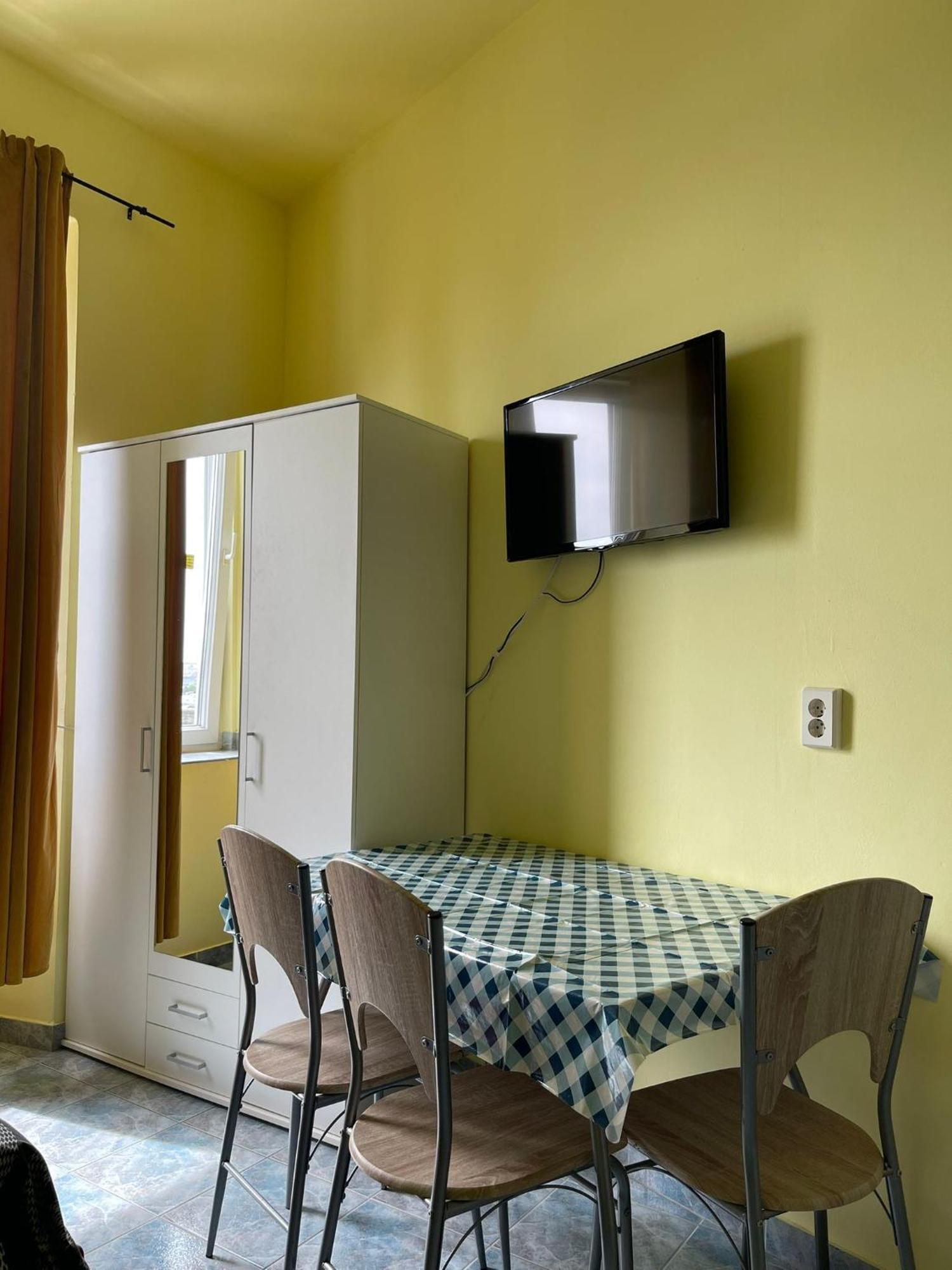 Dejan 3-free Parking Near Arena In Center, Near Bus, Train, Ferry, Airport Shuttle * Póla