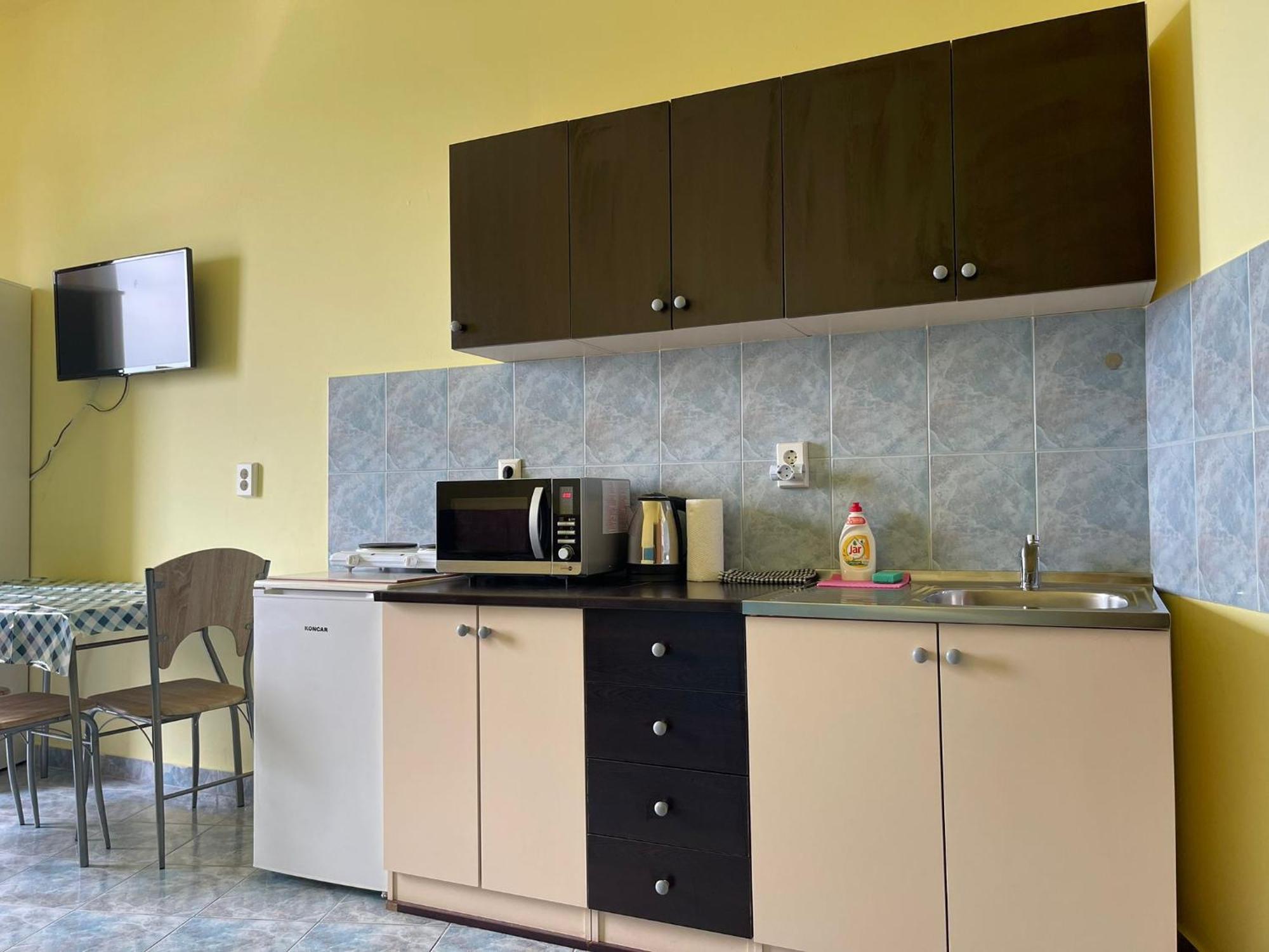 Dejan 3-free Parking Near Arena In Center, Near Bus, Train, Ferry, Airport Shuttle