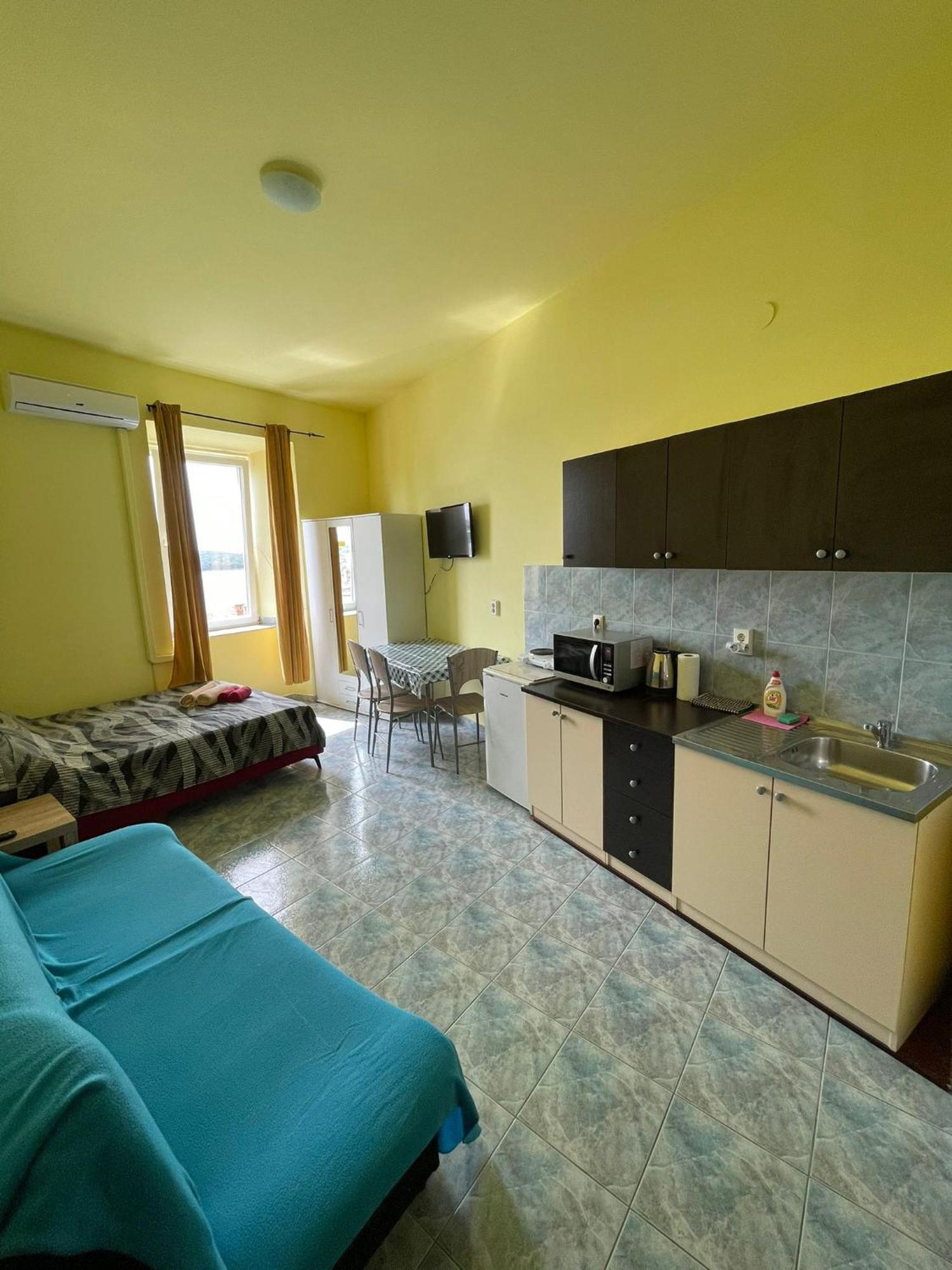 Dejan 3-free Parking Near Arena In Center, Near Bus, Train, Ferry, Airport Shuttle Apartman *