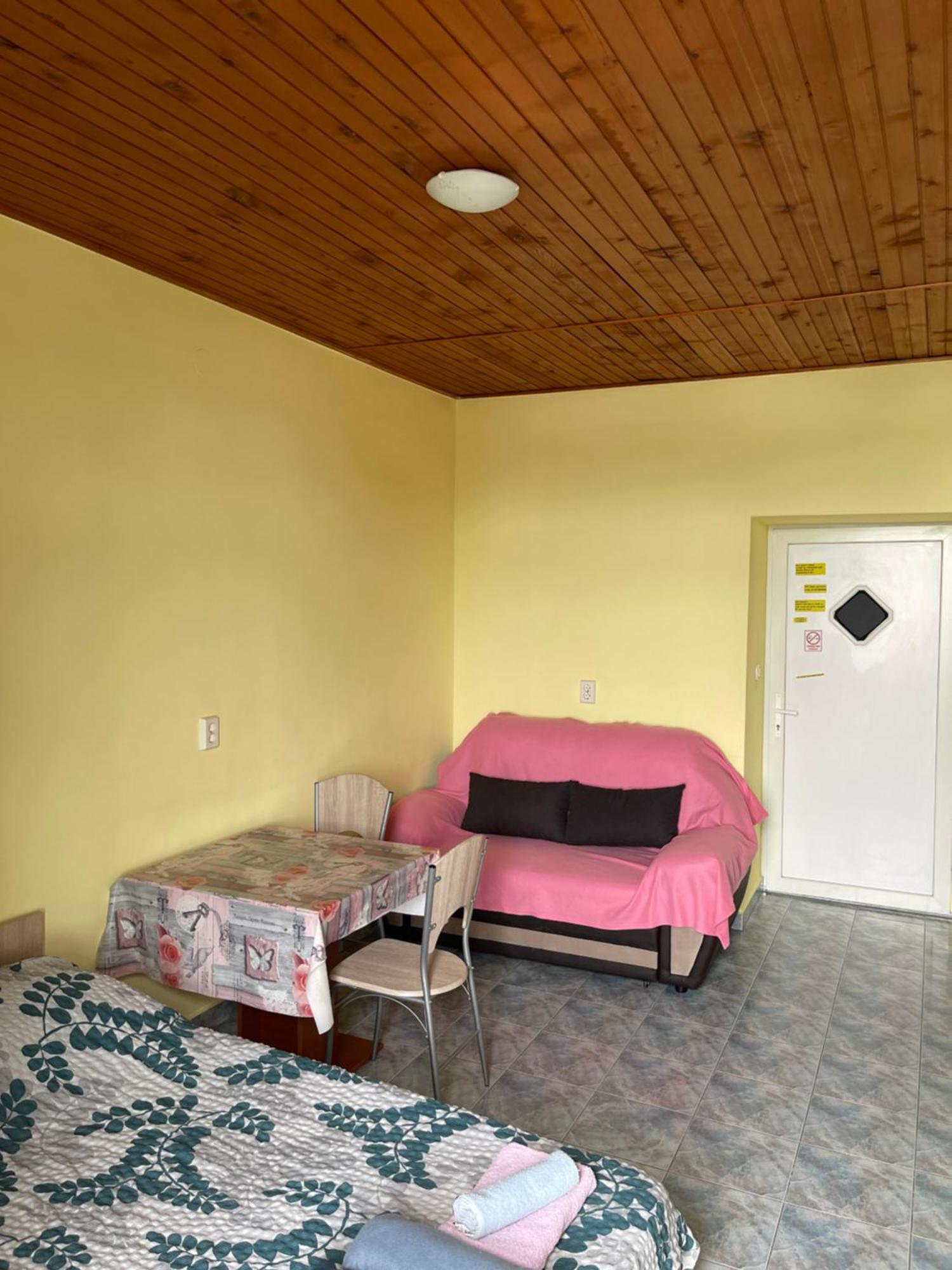 Dejan 3-free Parking Near Arena In Center, Near Bus, Train, Ferry, Airport Shuttle *