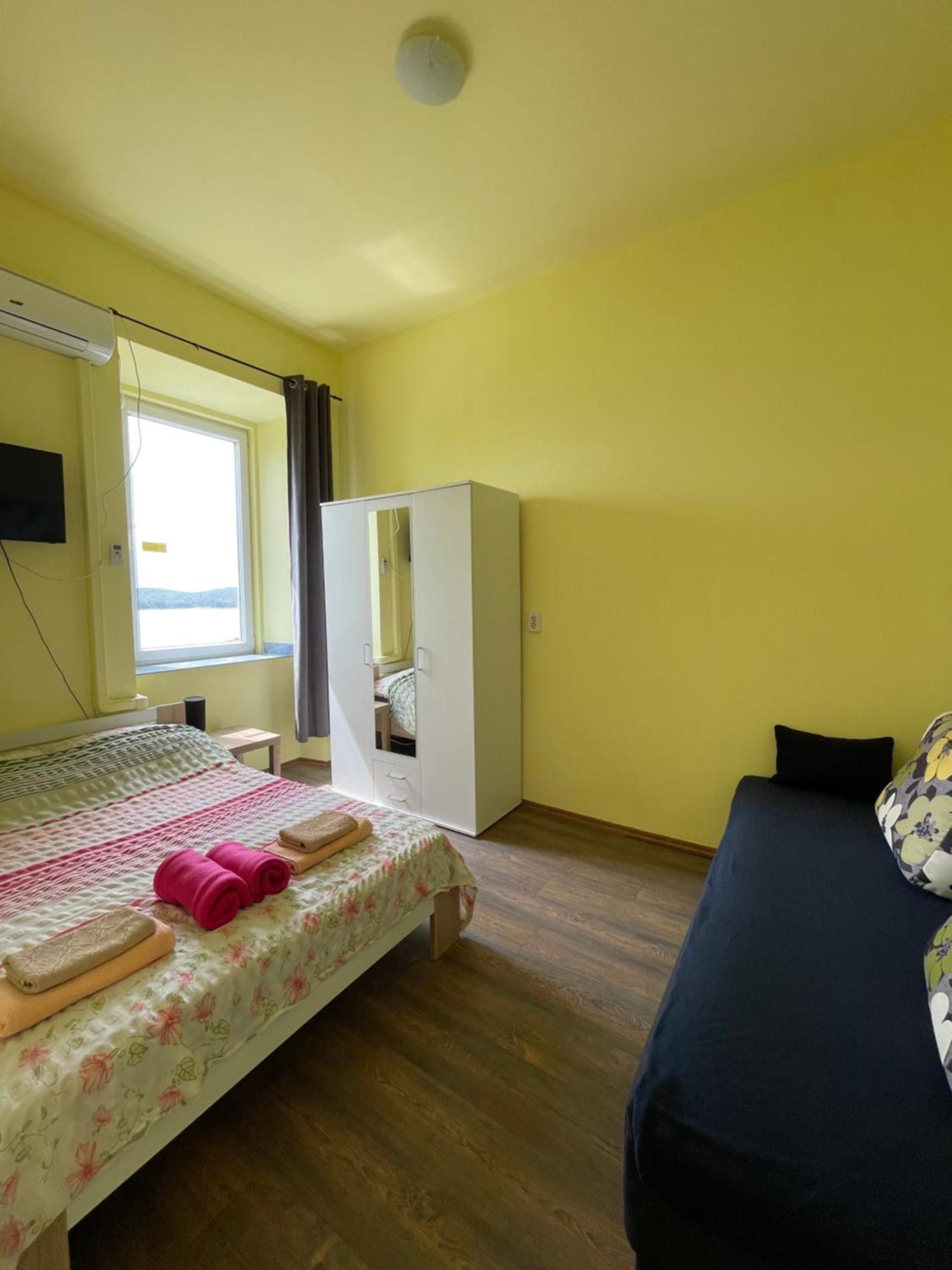 Apartament Dejan 3-free Parking Near Arena In Center, Near Bus, Train, Ferry, Airport Shuttle Pula
