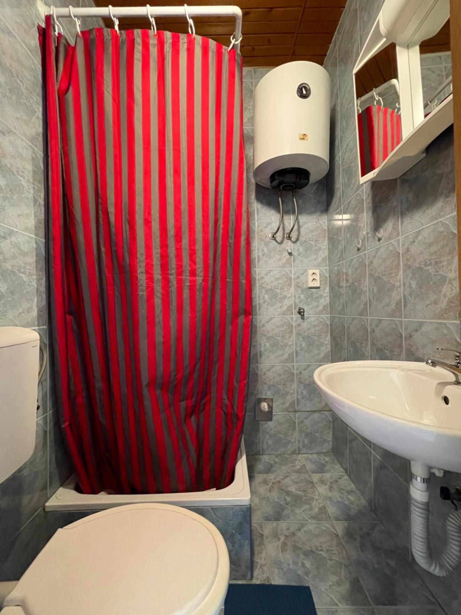 Dejan 3-free Parking Near Arena In Center, Near Bus, Train, Ferry, Airport Shuttle * Pula